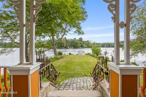 96 Lakeshore Dr, Wayland, MA 01778