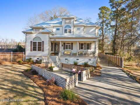 109 Weaver Drive, Lake Waccamaw, NC 28450