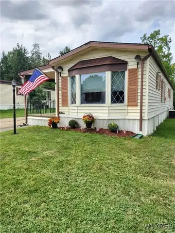 33 Waterview Parkway, Hamburg, NY 14075