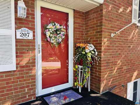 207 BURNLEY DR, STAUNTON, VA 24401