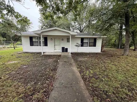 720 W Ave B, Hope, AR 71801
