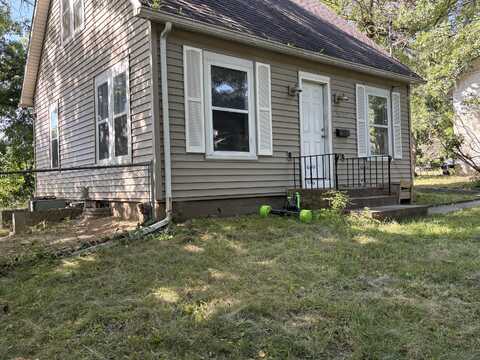 3002 Woodland Street, Ames, IA 50014