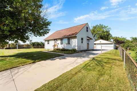 306 10th Avenue, Hiawatha, IA 52233