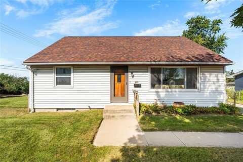 306 10th Avenue, Hiawatha, IA 52233