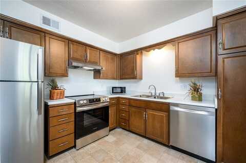 5703 Golden Court NE, Cedar Rapids, IA 52402