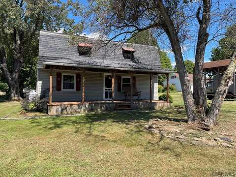629 Gas Center Rd, Seward, PA 15954