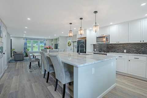 31 Henry Avenue, Newington, CT 06111