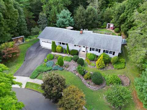 51 Berkeley Court, Hamden, CT 06518