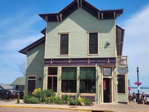 10 N 1st St, Bayfield, WI 54814