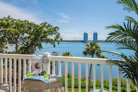 711 N Halifax Avenue, Daytona Beach, FL 32118