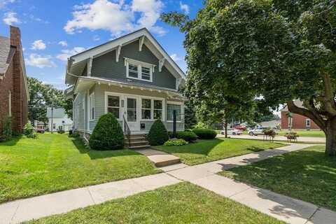 327 W 1st, Dyersville, IA 52040