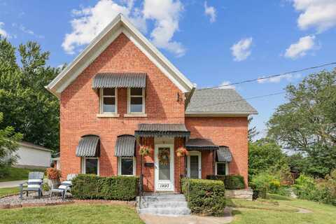 1993 Hale, Dubuque, IA 52001