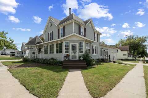 301 2nd Ave SE, Dyersville, IA 52040