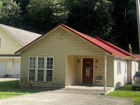 331 Taylor Fork Rd, Belfry, KY 41517