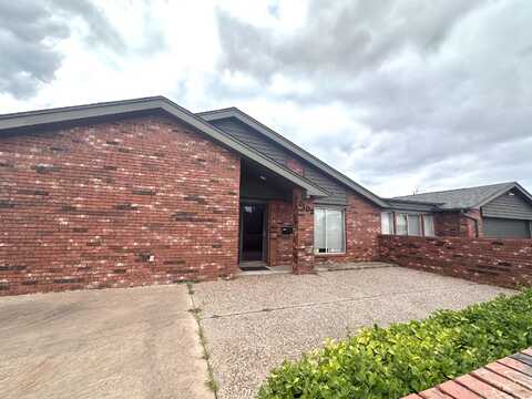2102 Camelot Dr, Enid, OK 73703