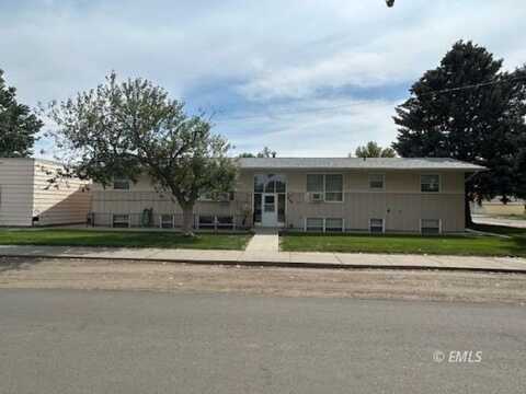 1420 Oak St, Forsyth, MT 59327