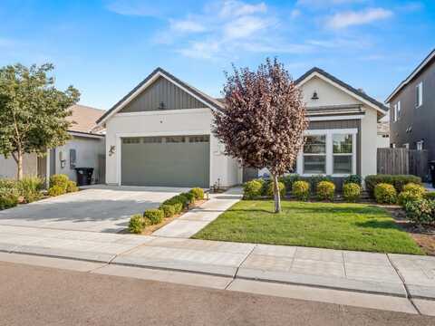 590 Blue Oak Lane, Madera, CA 93636
