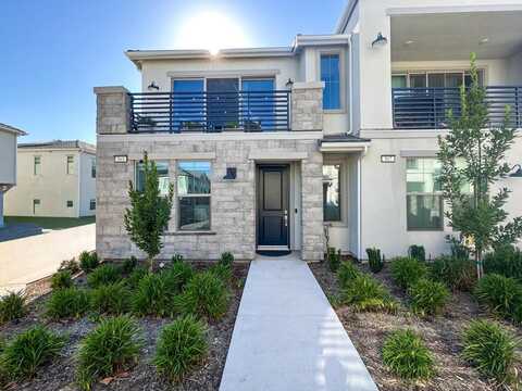563 Chapel Hill Lane N, Clovis, CA 93636