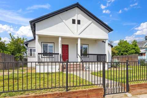 2623 McKenzie E, Fresno, CA 93701