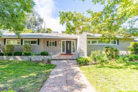 825 Indianapolis Avenue E, Fresno, CA 93704