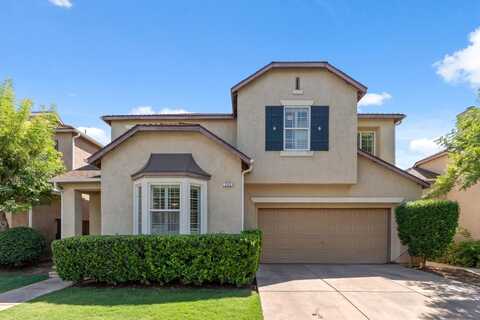 732 Tivoli Lane W, Clovis, CA 93619