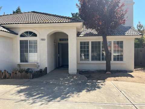 1833 Niles Avenue E, Fresno, CA 93720