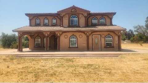 2091 Nebraska Avenue E, Dinuba, CA 93618