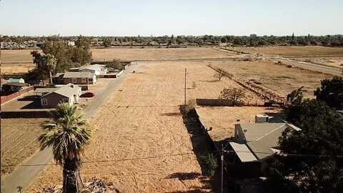1121 6th St W, Hanford, CA 93230