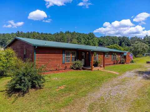 129 Skeenah Road, Franklin, NC 28734