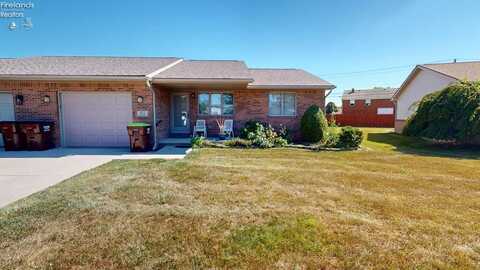 512 Woodpointe Drive, Woodville, OH 43469
