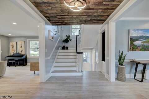 21 Melrose Place, Montclair, NJ 07042