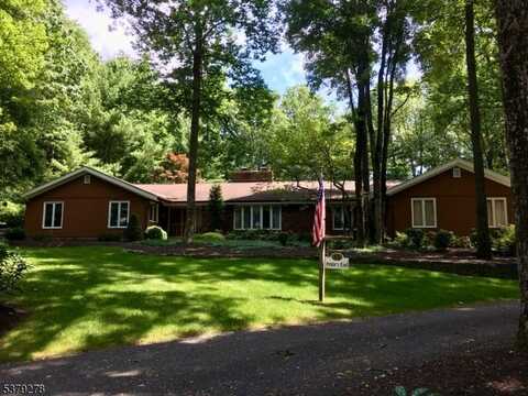 15 Prides Xing, Chester, NJ 07836
