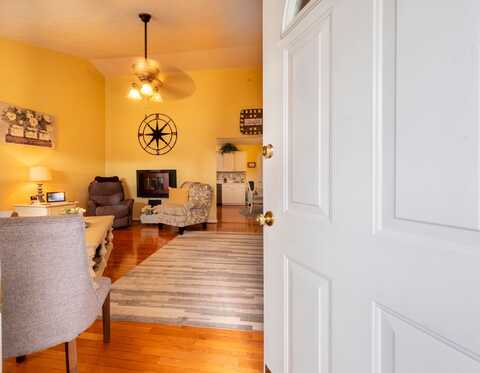 212 MAYFIELD LN, WAYNESBORO, VA 22980