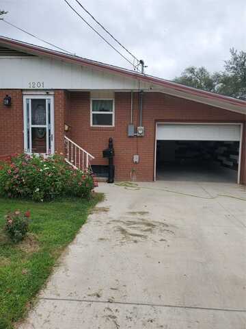 1201 E Spruce Street, Garden City, KS 67846