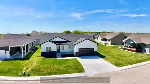 1328 Diamond Dr, Grand Island, NE 68803