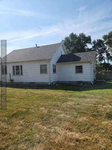 319 East Street, Phillips, NE 68865