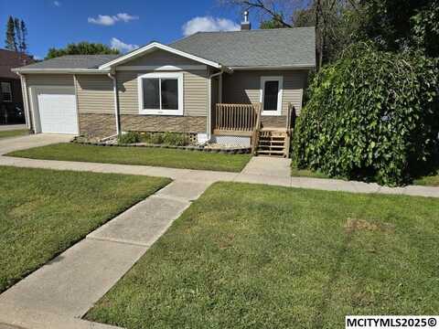 1100 2nd Ave S, CLEAR LAKE, IA 50428