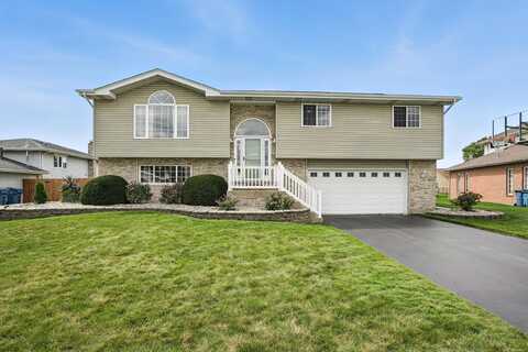 832 Robin Court, Dyer, IN 46311