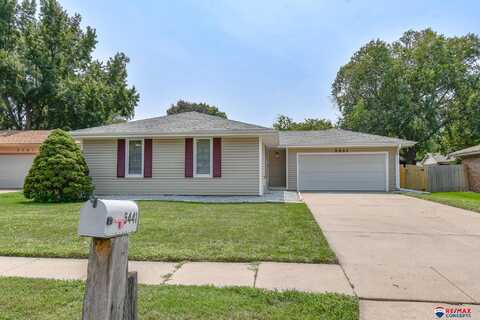 5441 Woodsview Street, Lincoln, NE 68506
