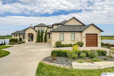 17015 S Reflection Circle, Bennington, NE 68007