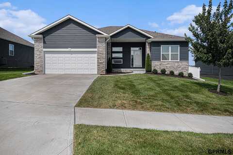 9814 Superior Drive, Papillion, NE 68046