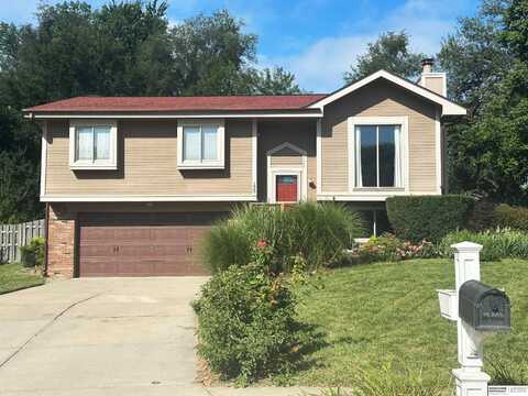 129 Cedar Circle, Bellevue, NE 68005