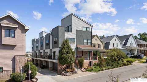 829 S 30th Court, Omaha, NE 68105