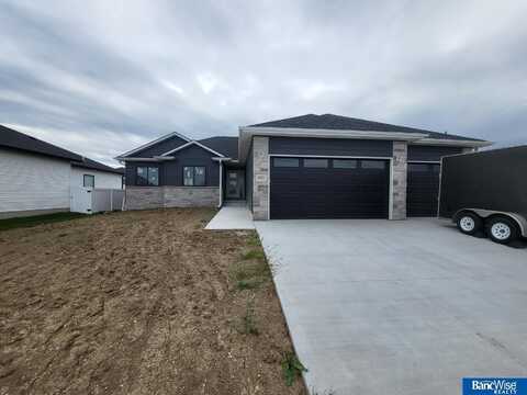 9421 Dalton Drive, Lincoln, NE 68516