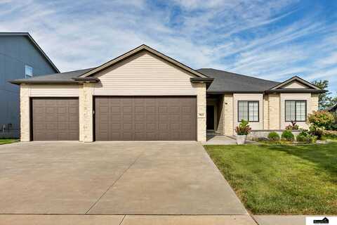 7627 S 77th Street, Lincoln, NE 68516