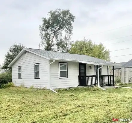2411 NW 2nd Street, Lincoln, NE 68521