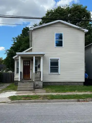 1011 NW Hamilton NW, Grand Rapids, MI 49504