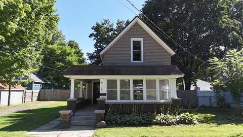 303 W Wayne Street, Dowagiac, MI 49047