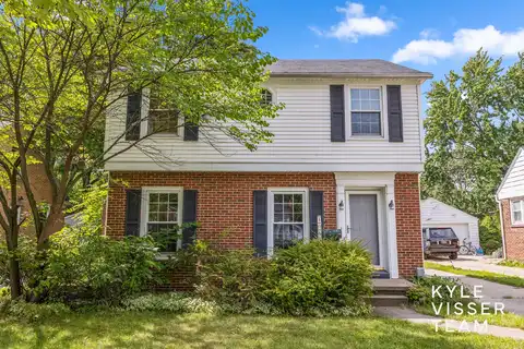 1063 Lake Grove Avenue SE, East Grand Rapids, MI 49506