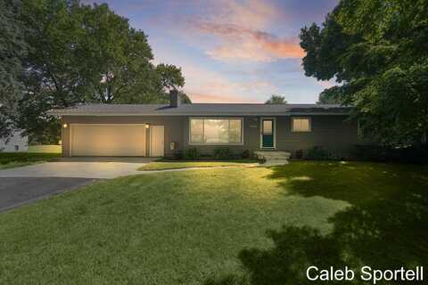 6812 Brewer Avenue NE, Rockford, MI 49341